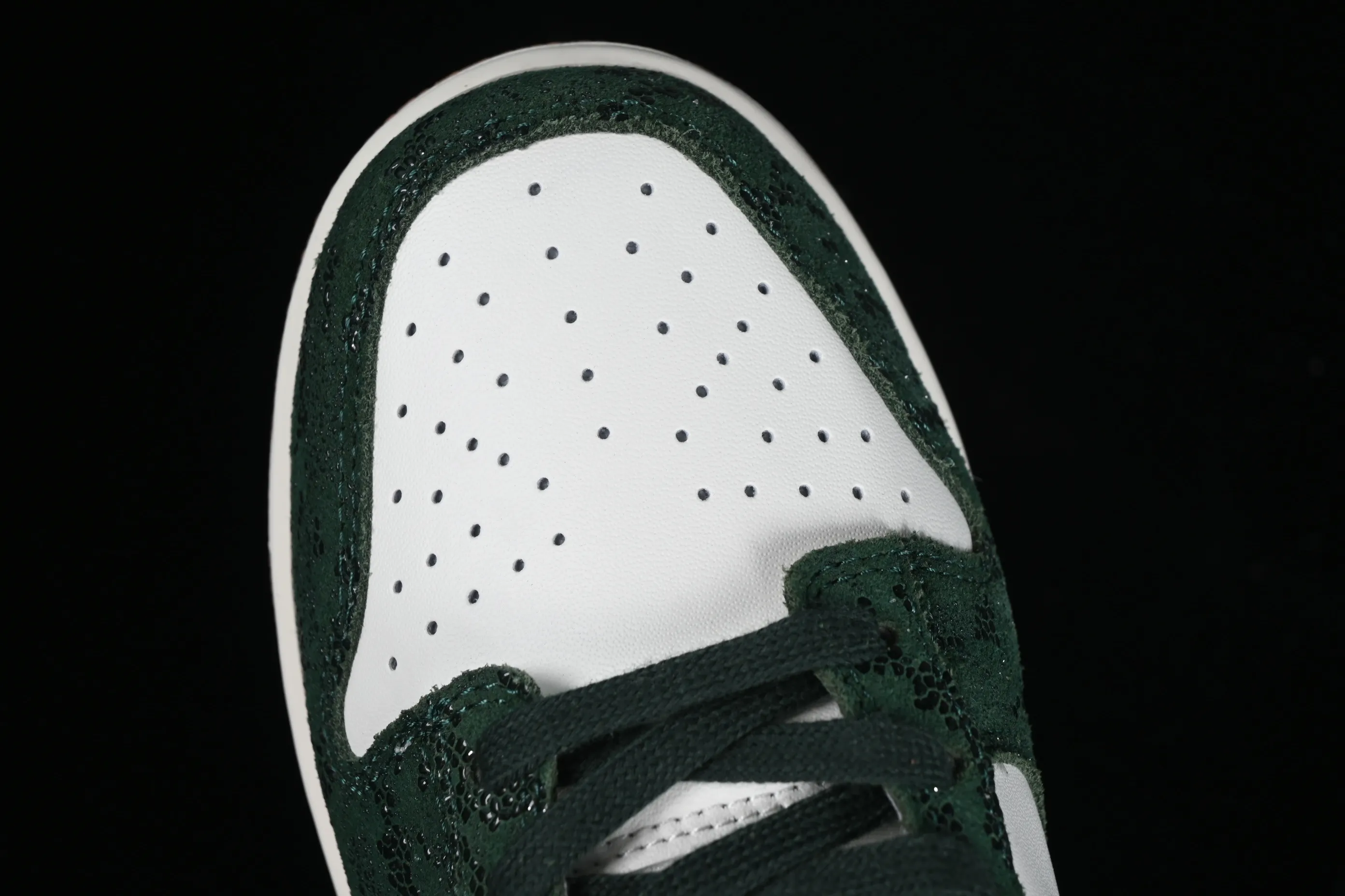 All categories Nk SB Dunk series Nk SB Dunk Low low-top sneakers Nk Dunk Low "Green Snake" white-green snake pattern SB low-top casual sports skateboard shoes FQ8893-397